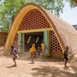 La Classe Rouge: sustainable architecture for Niger schools  ... Immagine 1