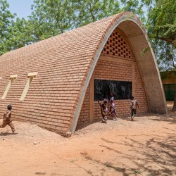 La Classe Rouge: sustainable architecture for Niger schools  ... Image 4