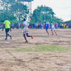 Calcio per la pace: comunità unite nella contea di Tana Rive ... Immagine 1